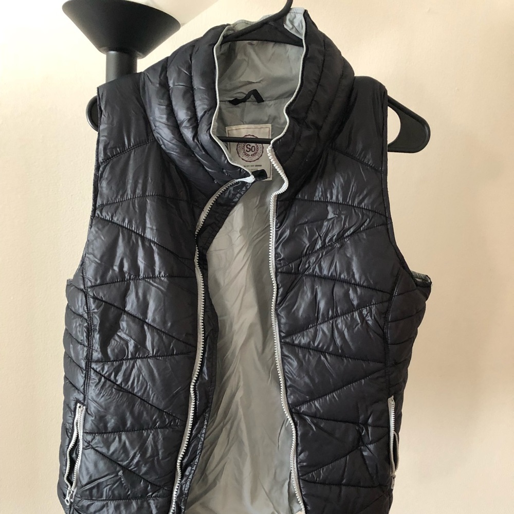 Black lightweight puffer vest